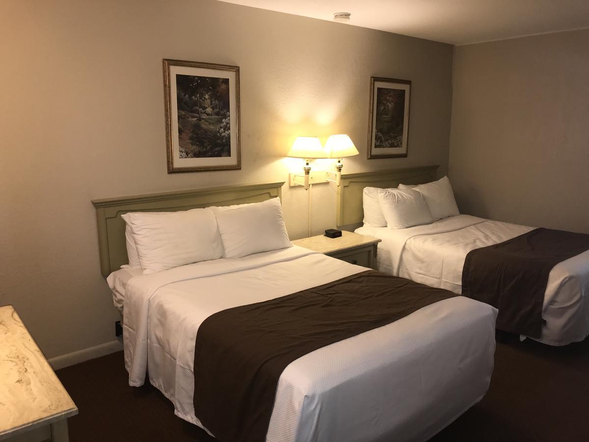 The Hometown Motel 2*