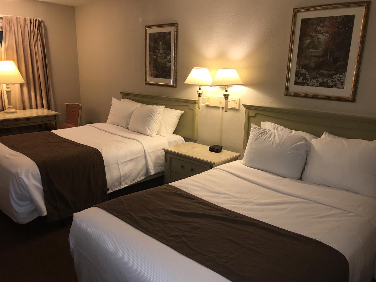 The Hometown Motel 2*